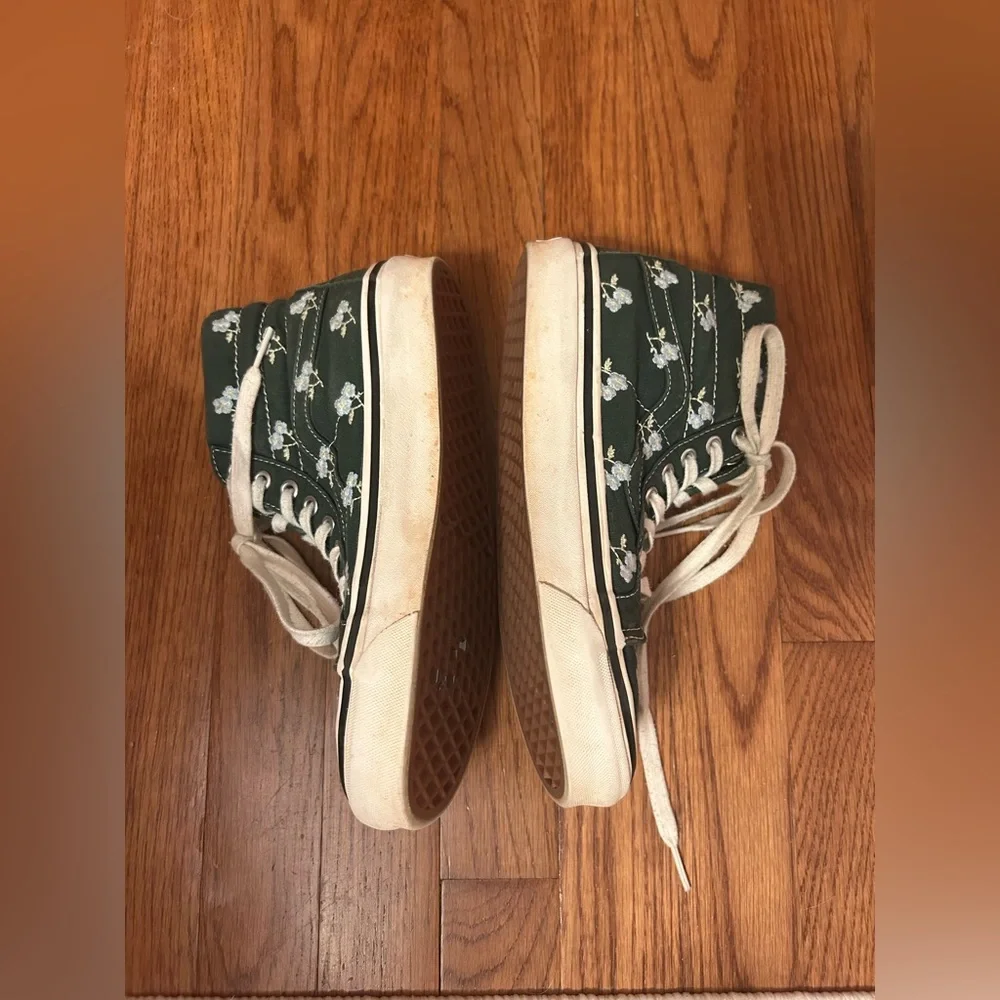 Van’s Green Floral Embroidered Off The Wall Women’s Sz 8 Men’s Sz 6.5 Sneakers